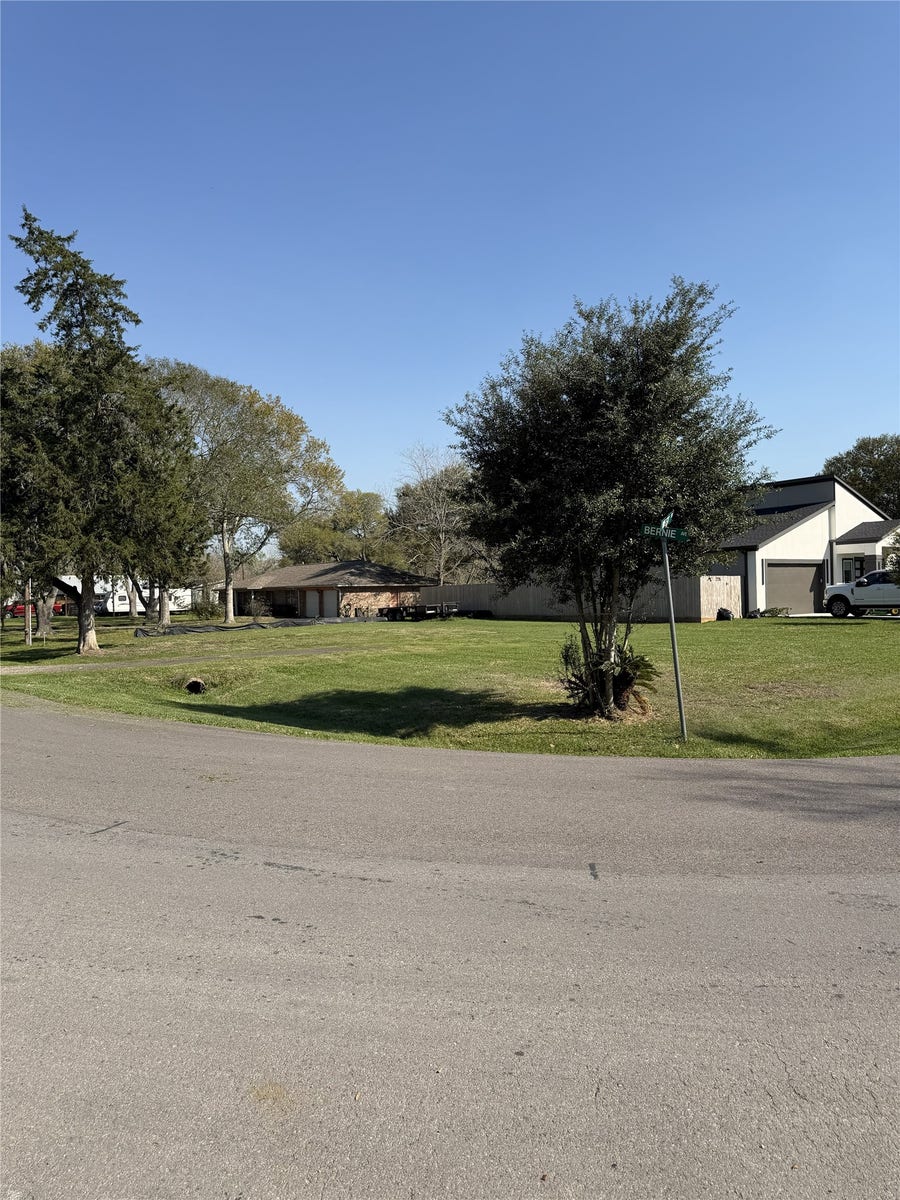 Property photo for 2719 West Street, Rosenberg, TX