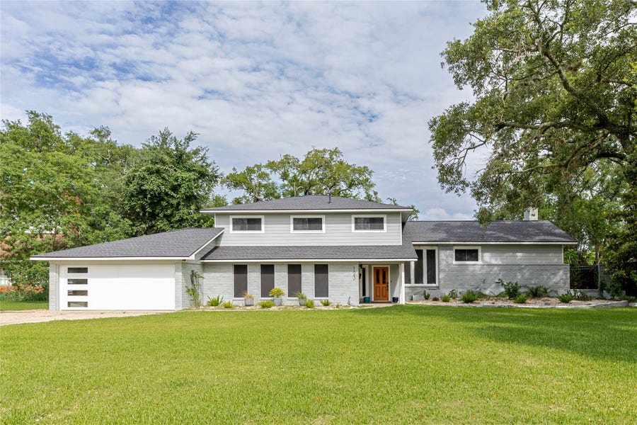 Property photo for 123 S Cedar Street, Lake Jackson, TX