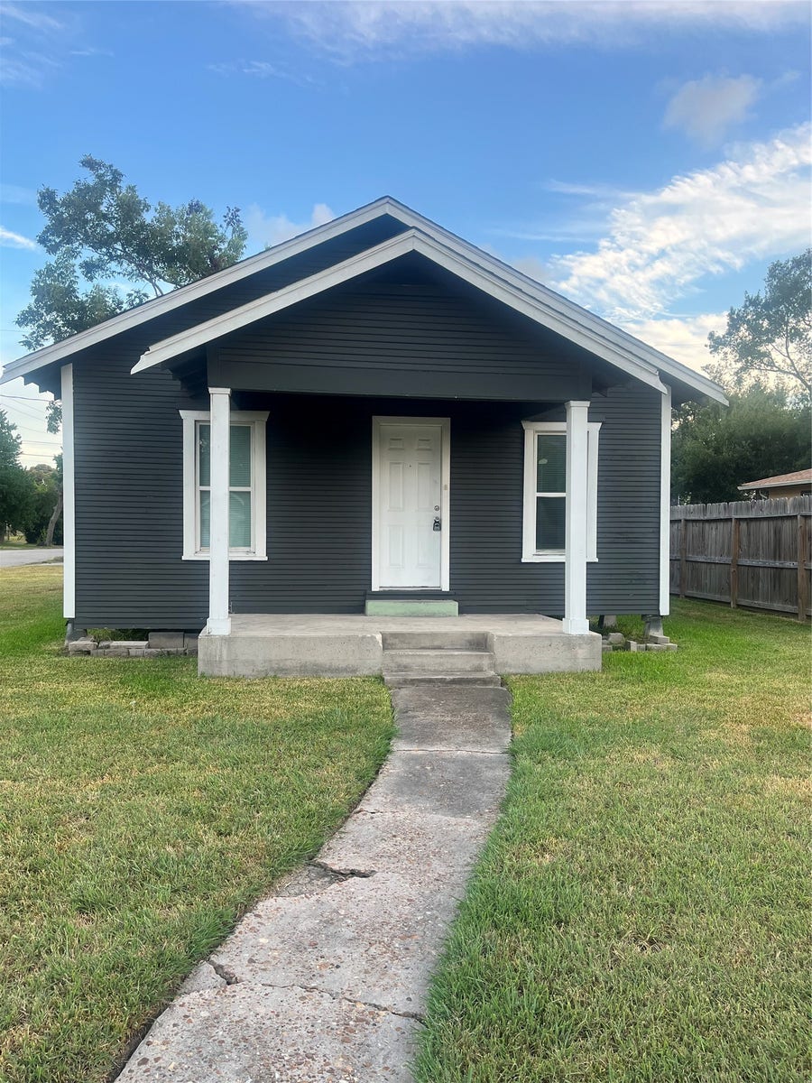 Property photo for 1401 Edison Street, Baytown, TX