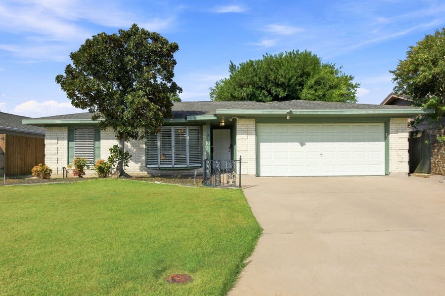Property photo for 1913 Driftwood Lane, Galveston, TX