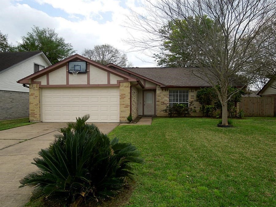 Property photo for 2511 Radcliffe Drive, Sugar Land, TX