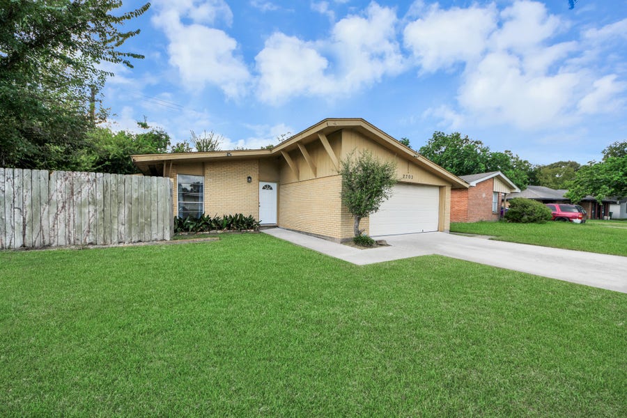 Property photo for 2703 Knotty Oaks Trail, Houston, TX