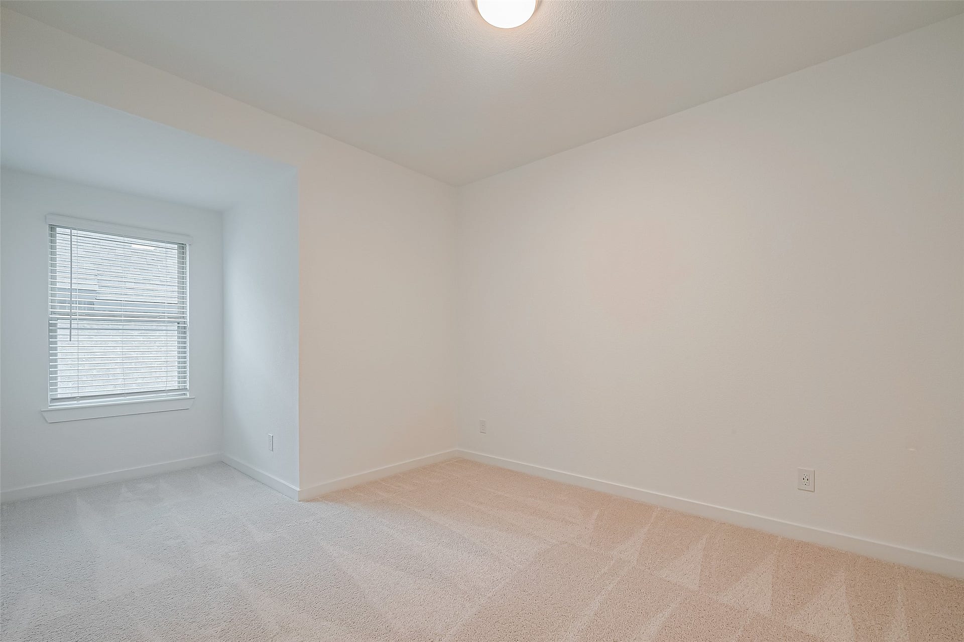 235 Sky Top Drive, Montgomery, TX 77316