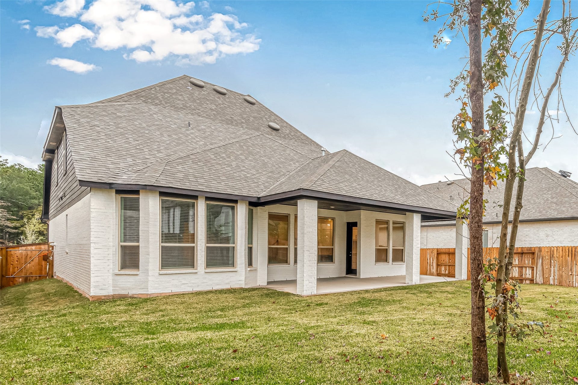 235 Sky Top Drive, Montgomery, TX 77316