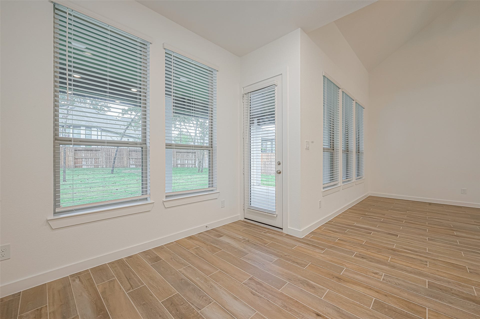 235 Sky Top Drive, Montgomery, TX 77316