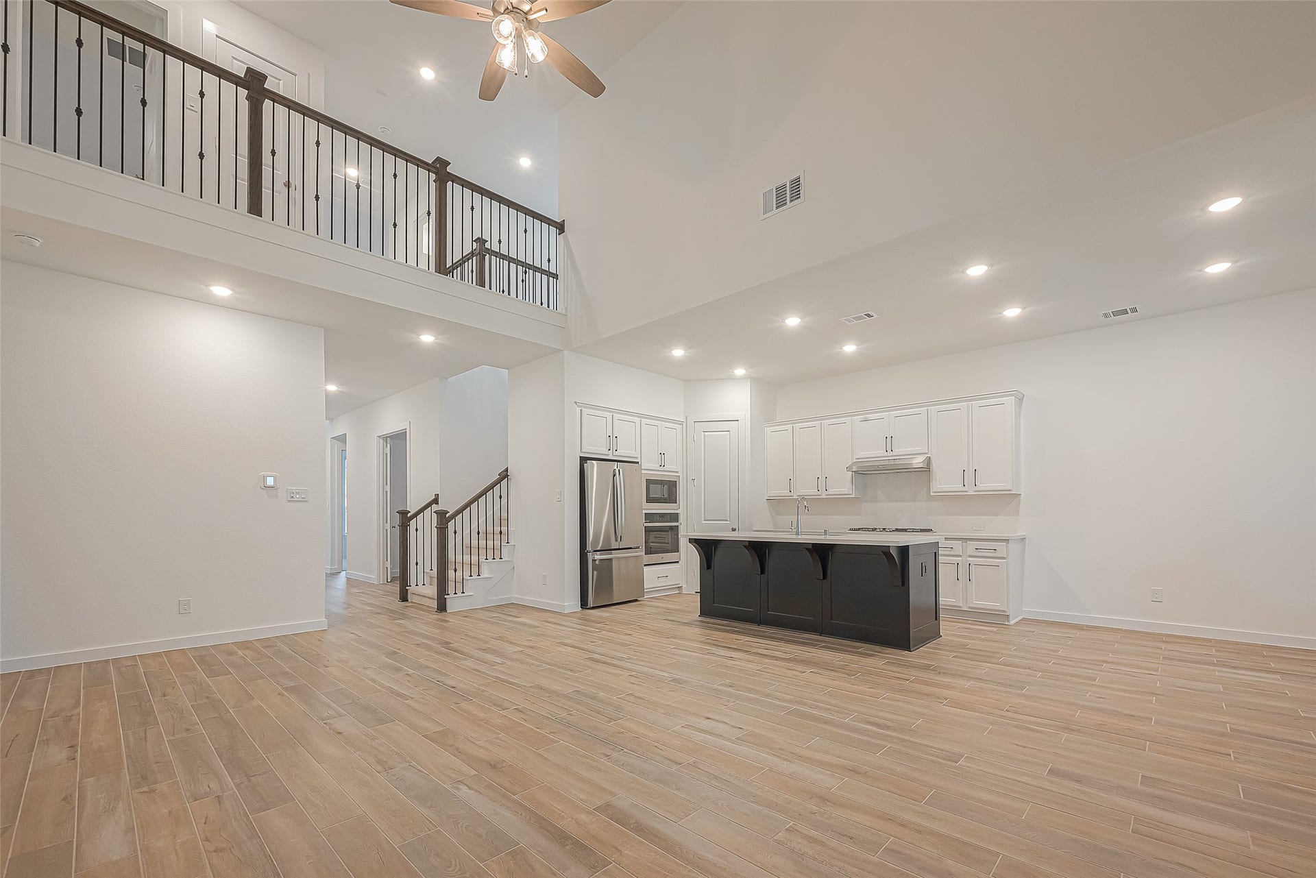 235 Sky Top Drive, Montgomery, TX 77316