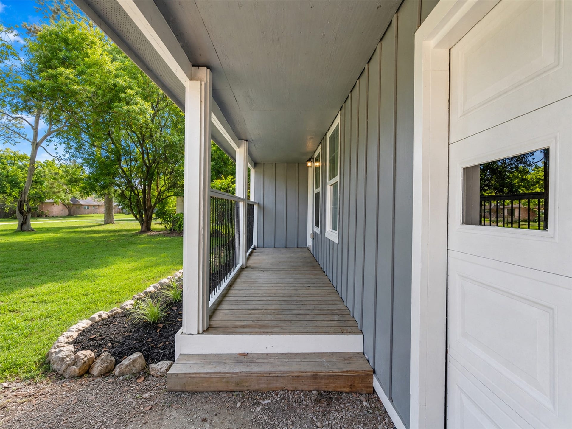 12313 23rd Street, Santa Fe, TX 77510 Covered front porch