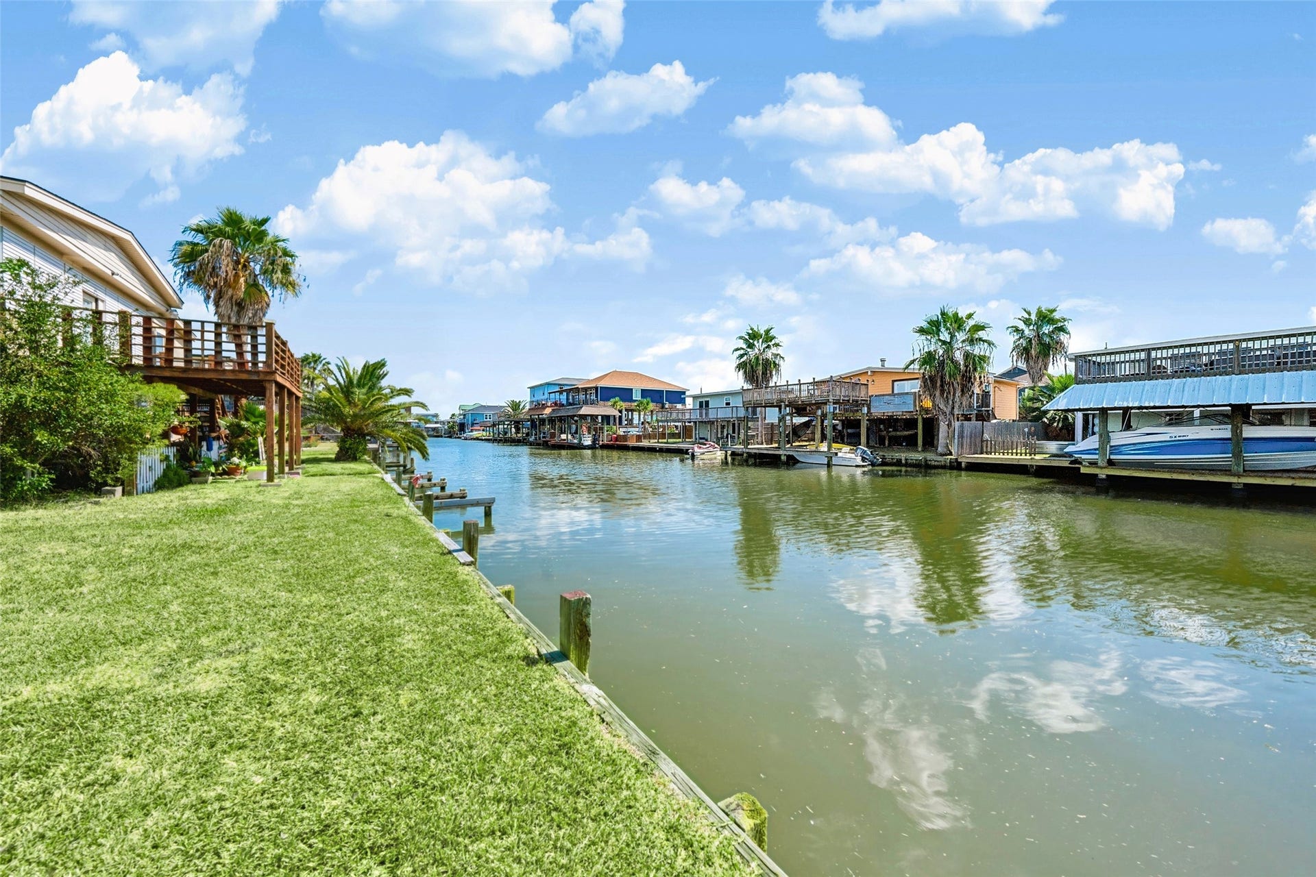 65 Lakeside Drive, Hitchcock, TX 77563 Canal view along the bulkhead, with homes and docks across the way. Quick run out to the bay! Tiki Island Tavern is about 3.1 miles away for a cold drink after.
