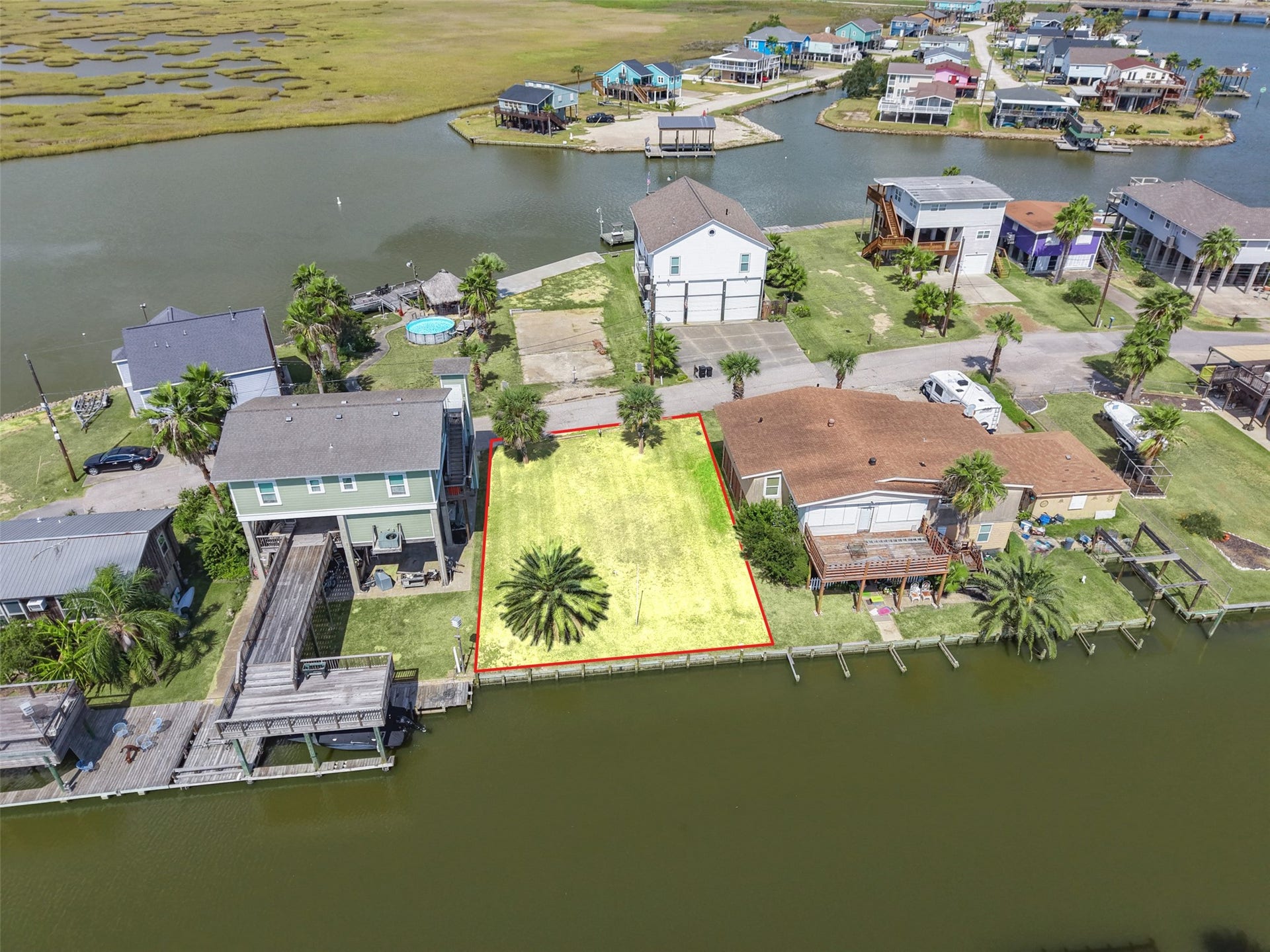 65 Lakeside Drive, Hitchcock, TX 77563 Right at the bulkhead, the water is steps from where your back porch would sit. Fish, launch a kayak or tie up the boat. Mac McGaffey Highland Bayou Park, about 2.1 miles away, has a kayak launch and fishing spots when you want a change of scenery.