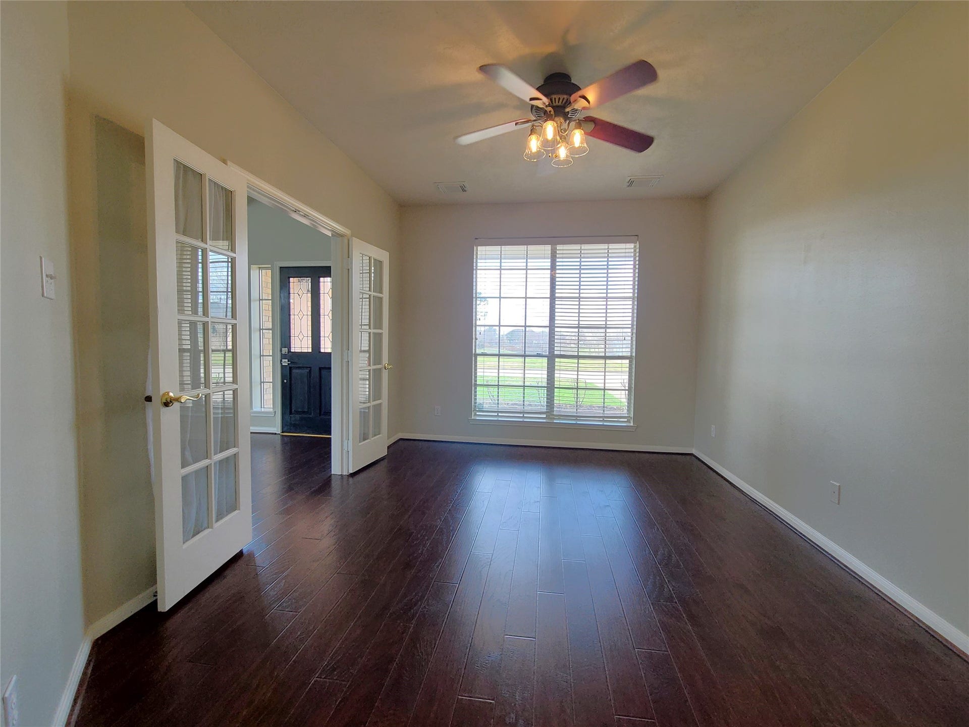 Another angle of the study/office, which overlooks the lake.
