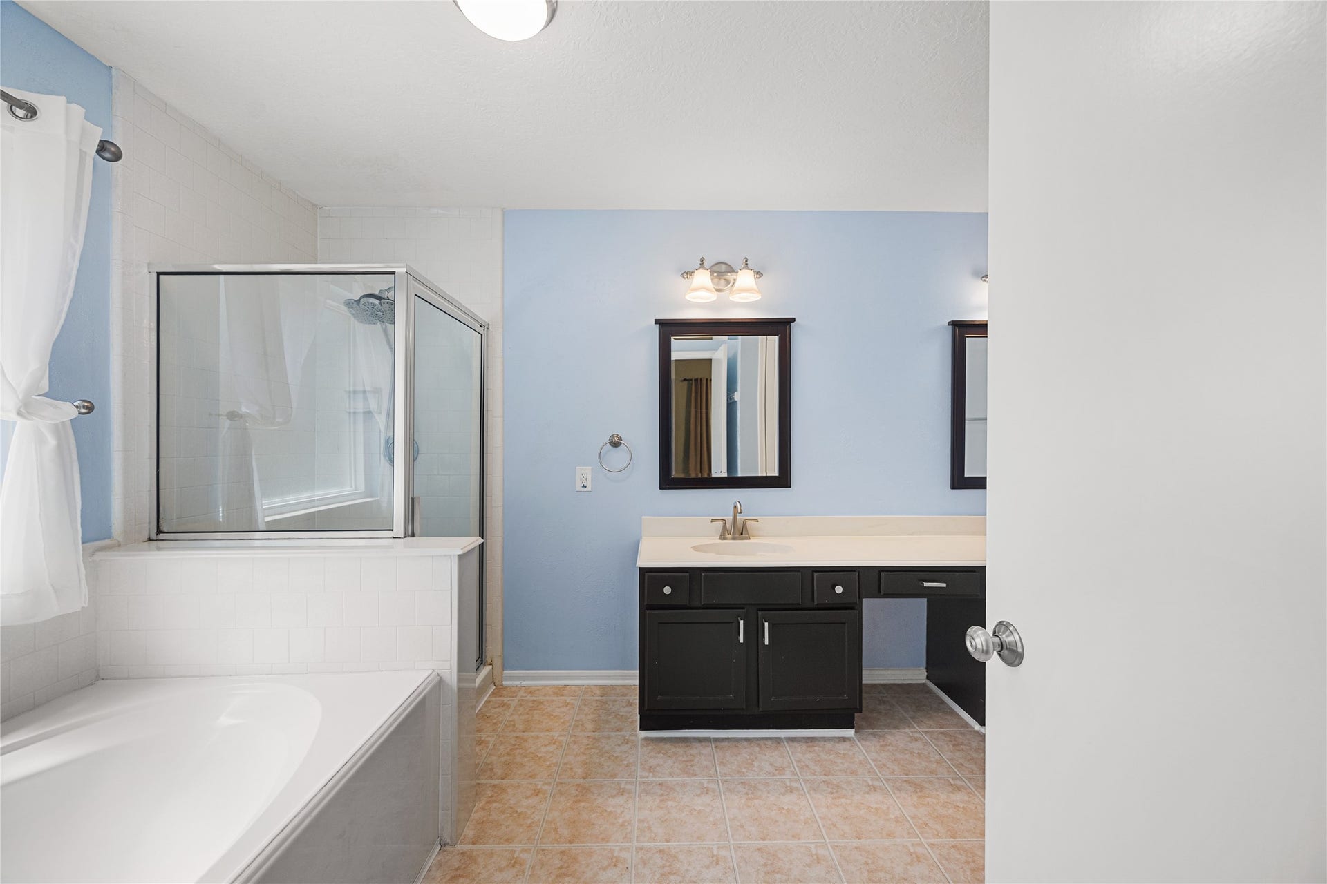 16003 Salton Point Drive, Friendswood, TX 77546 Primary bath with soaking tub and separate shower.