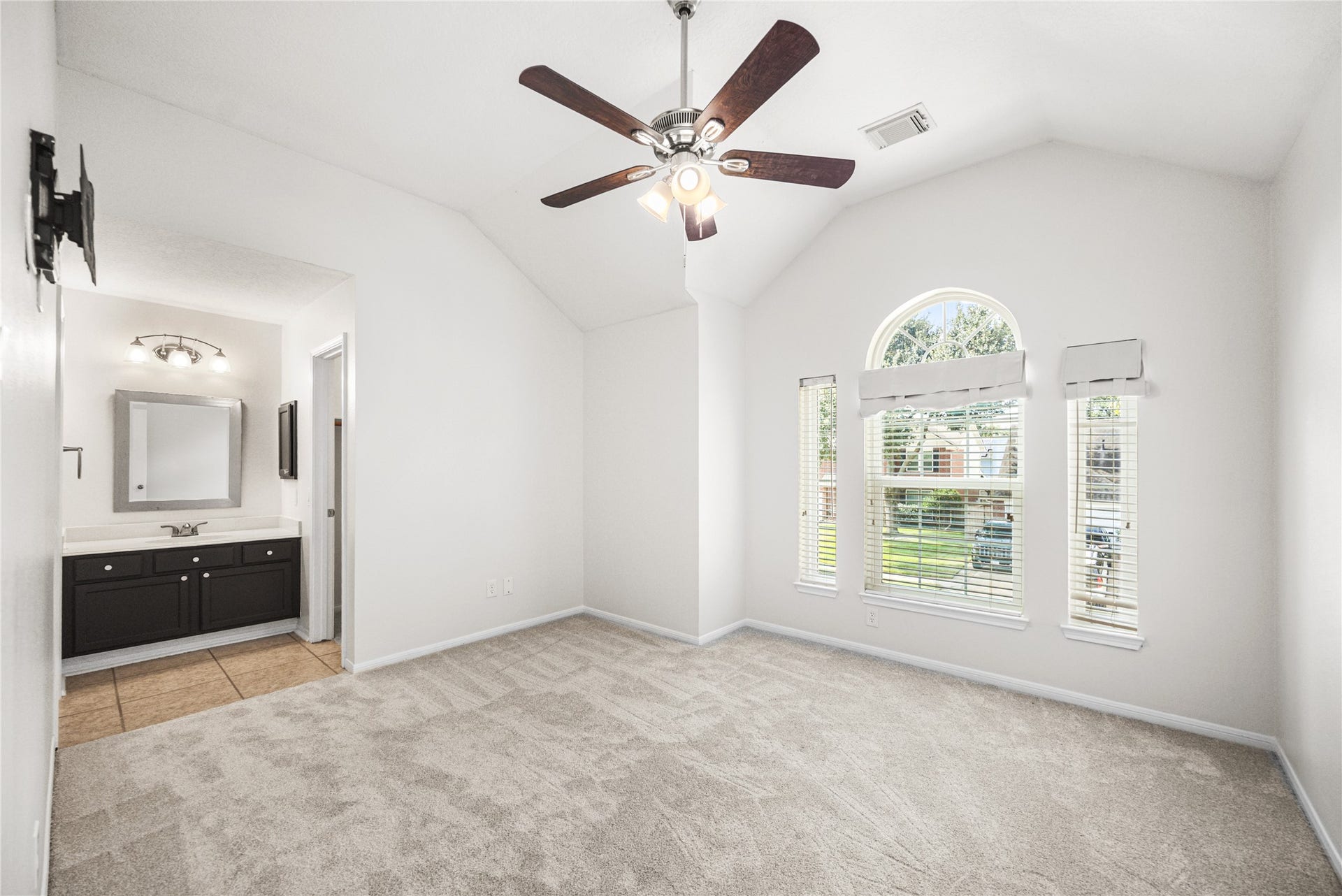 16003 Salton Point Drive, Friendswood, TX 77546 Upstairs Bedroom 4 with fresh new carpet.