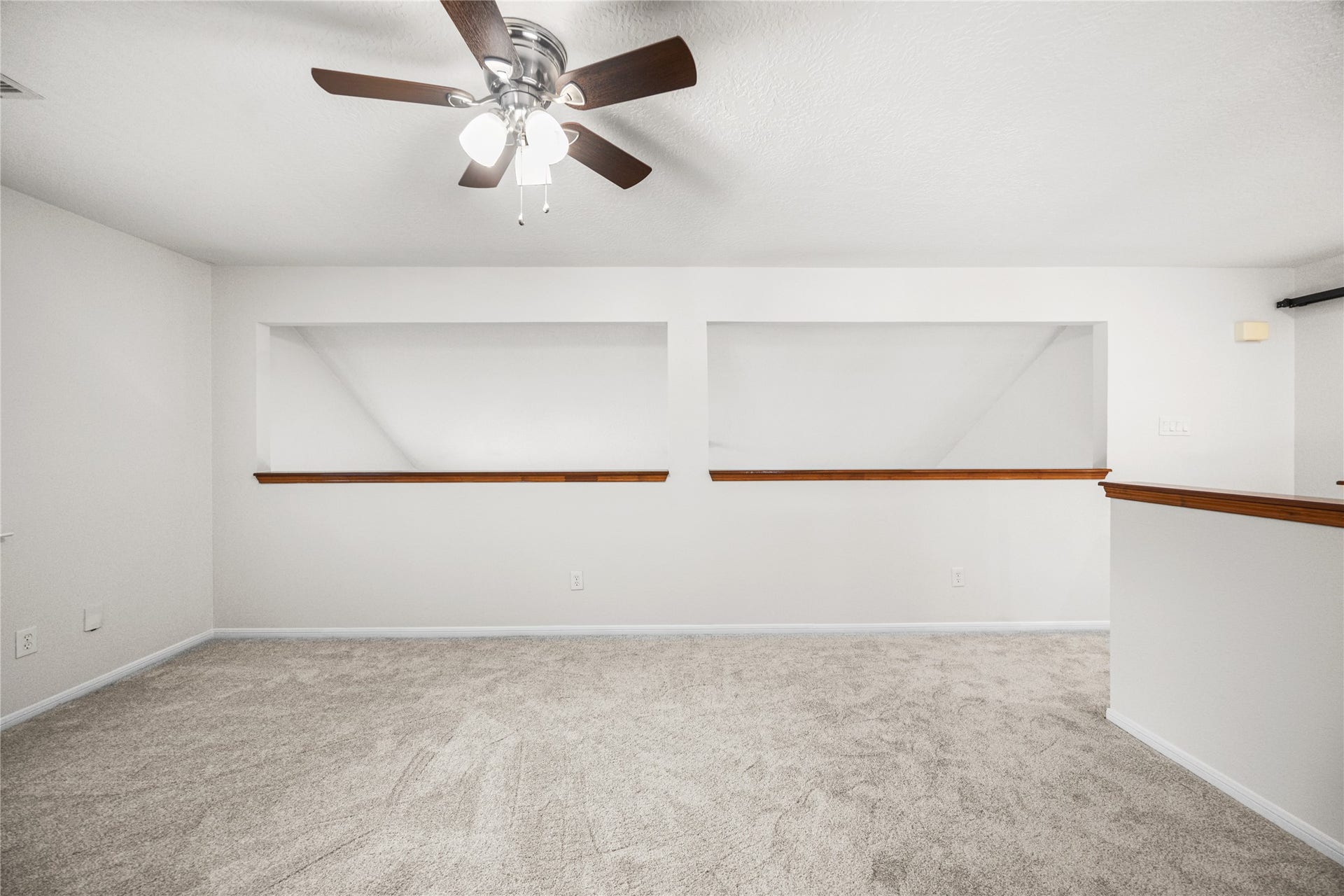 16003 Salton Point Drive, Friendswood, TX 77546 Upstairs flex space with fresh new carpet opened up to living room.
