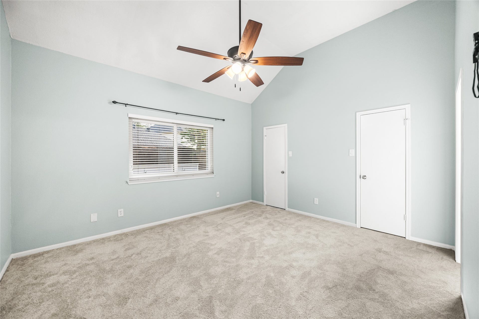 16003 Salton Point Drive, Friendswood, TX 77546 Spacious primary suite with tray ceiling, freshly painted and new carpet.