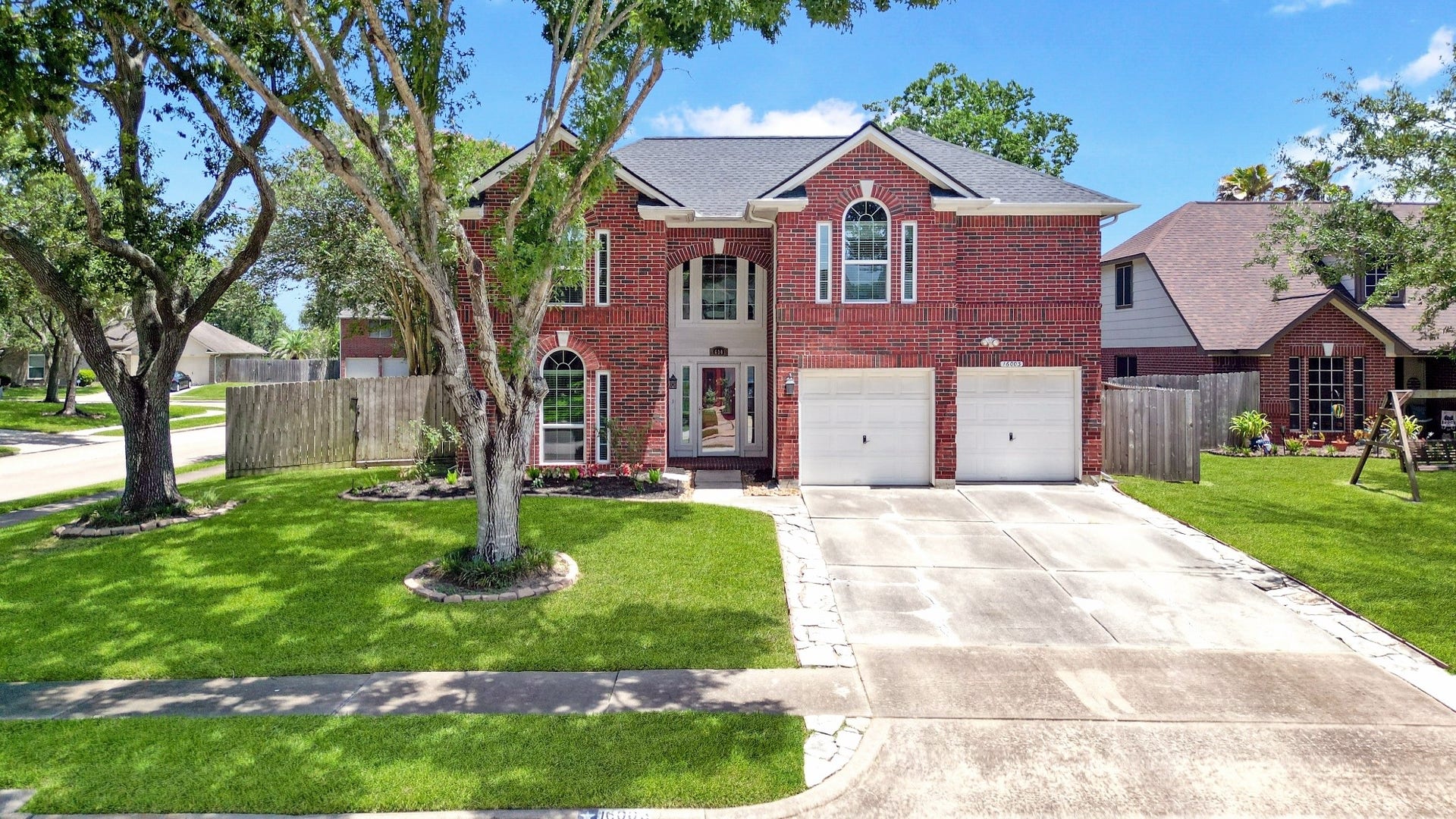 16003 Salton Point Drive, Friendswood, TX 77546 Welcome to 16003 Salton Point Dr. Corner-lot setting with mature shade trees and expansive front yard.