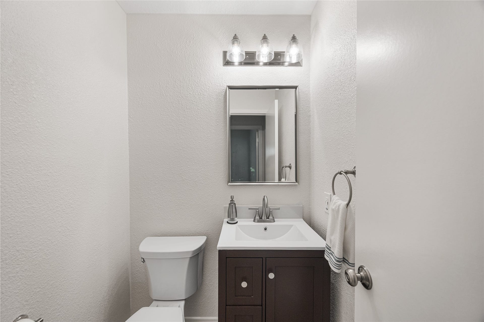 16003 Salton Point Drive, Friendswood, TX 77546 Downstairs powder bath for guests.