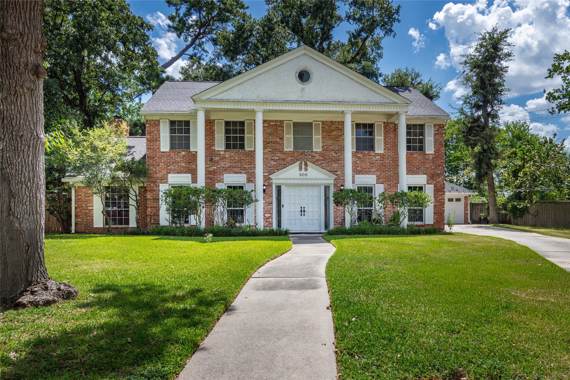 906 Glouchester Lane, Houston, TX 77073 front of 906 Glouchester