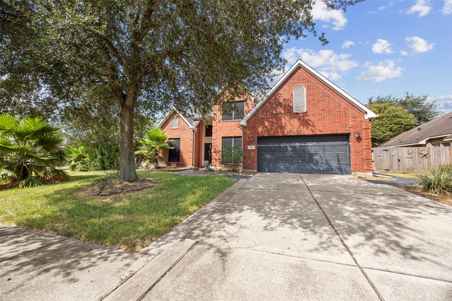 Property photo for 122 Mossey Oak Drive, Baytown, TX