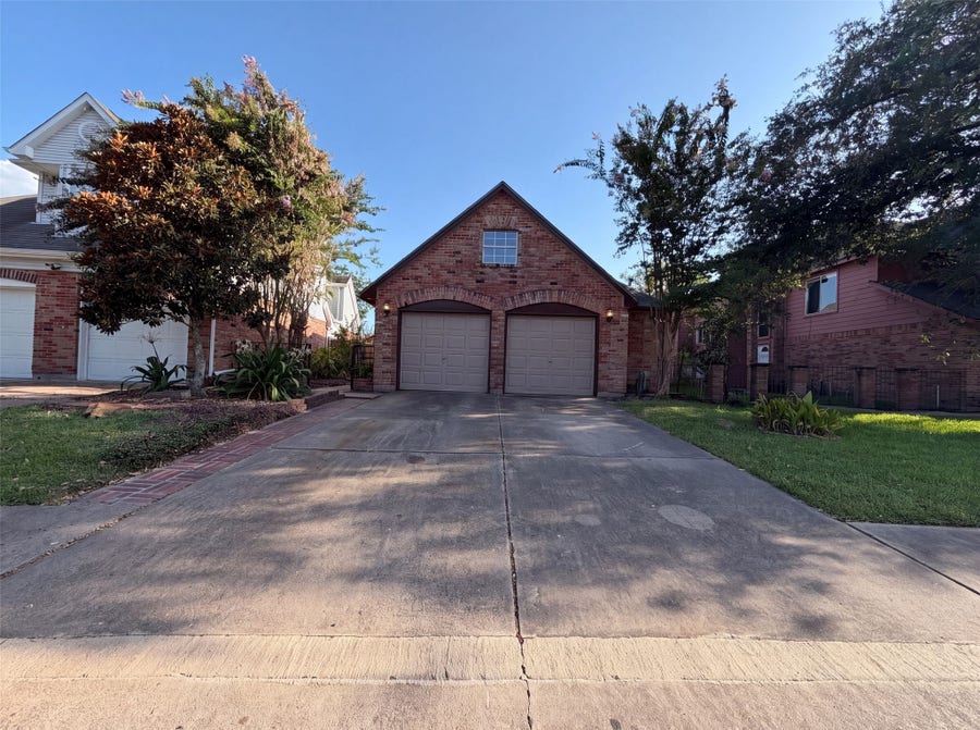 Property photo for 11823 Meadowchase Drive, Houston, TX