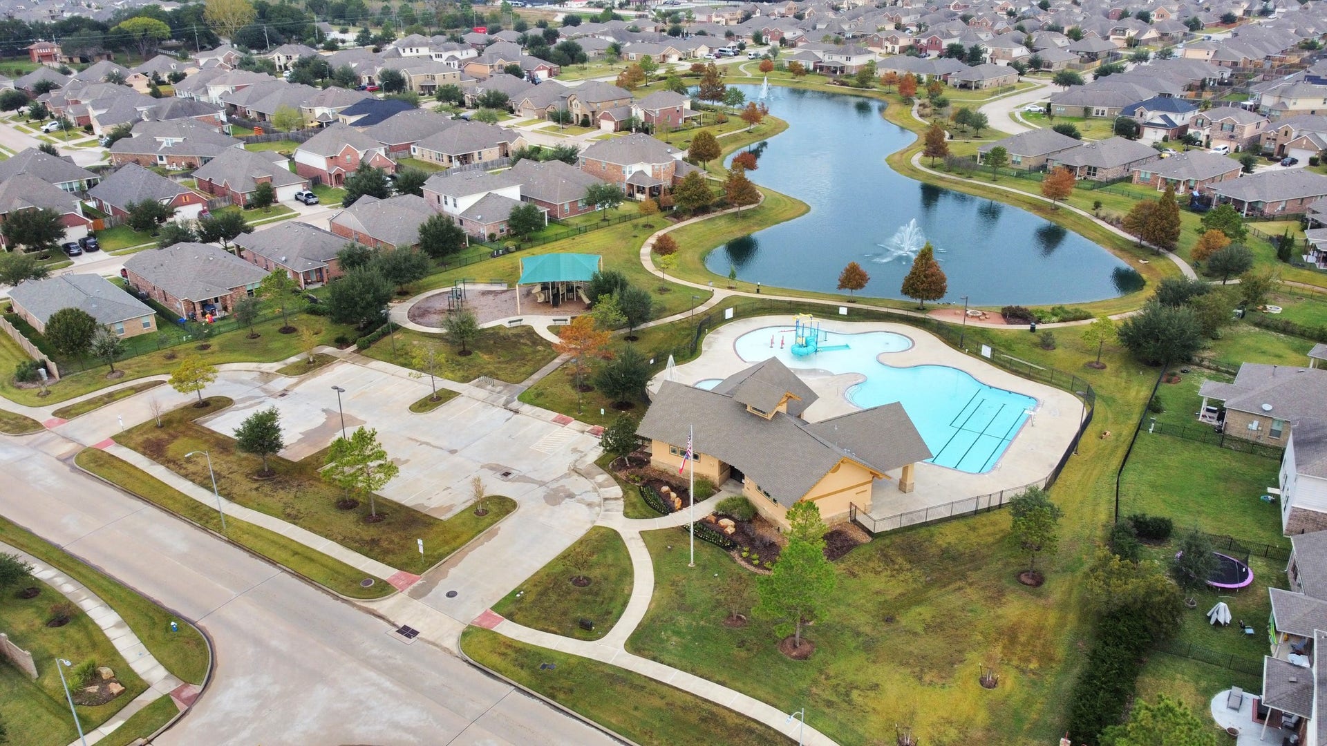 15222 Rigby Point Lane, Cypress, TX 77429 Come enjoy all of the amenities located steps away from your home!