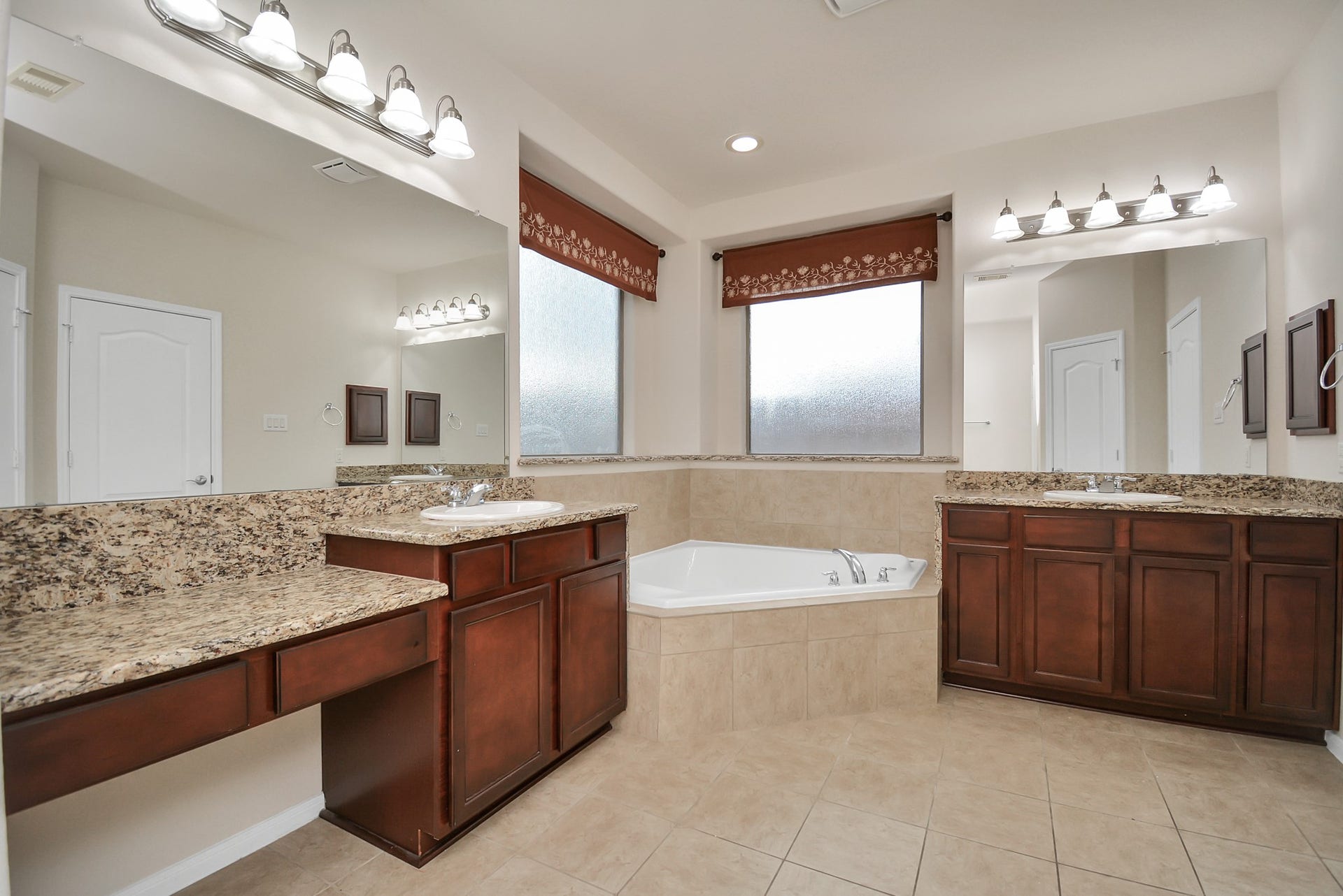 15222 Rigby Point Lane, Cypress, TX 77429 Great sized primary en suite with double vanities