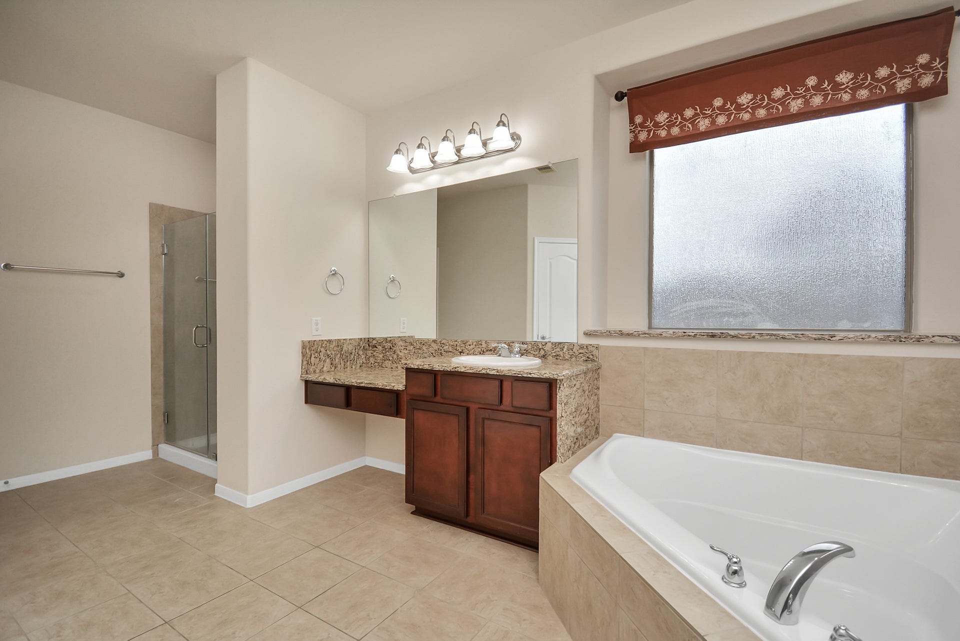 15222 Rigby Point Lane, Cypress, TX 77429 Large soaking tub and separate shower in the primary bathrom
