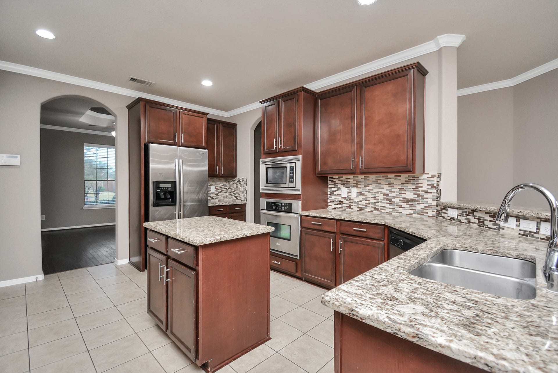 15222 Rigby Point Lane, Cypress, TX 77429 Stainless steel appliances!
