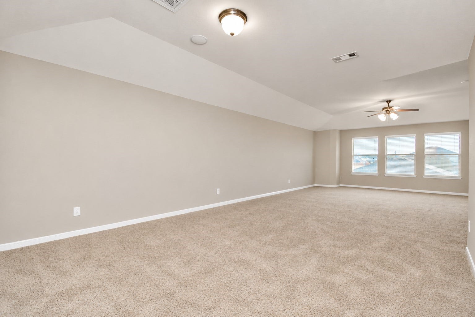 15222 Rigby Point Lane, Cypress, TX 77429 Upstairs loft/ game room with a full bathroom