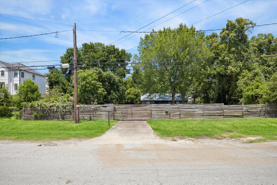 Property photo for 1235 W 25th Street, Houston, TX