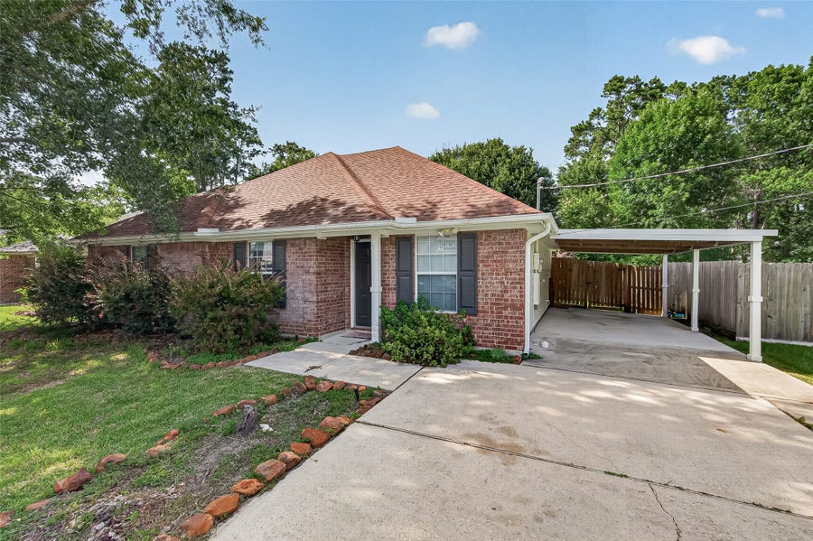 Property photo for 720 Springwood Drive, Conroe, TX