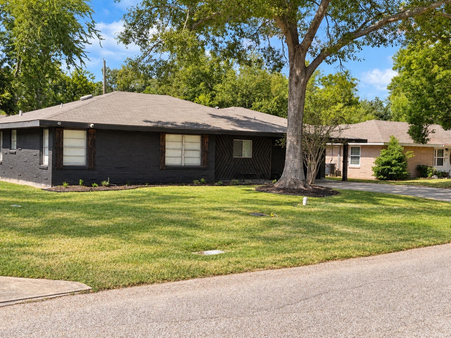 2211 Erickson Street, La Marque, TX 77568 The home across the street.