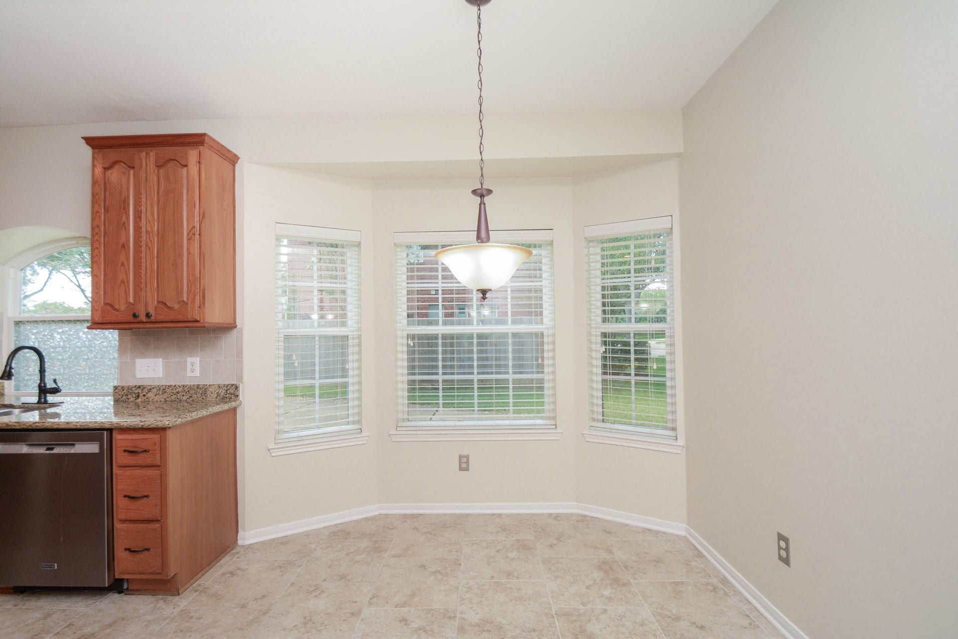 705 Eagle Lakes Drive, Friendswood, TX 77546 Nice Size Breakfast Room