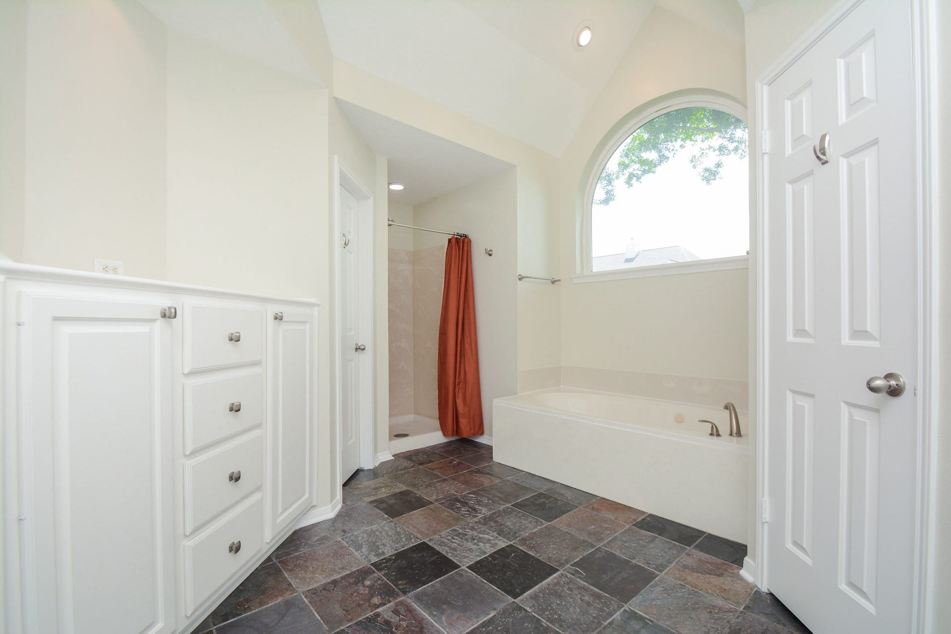 705 Eagle Lakes Drive, Friendswood, TX 77546 Jacuzzi Tub/Sep Shower