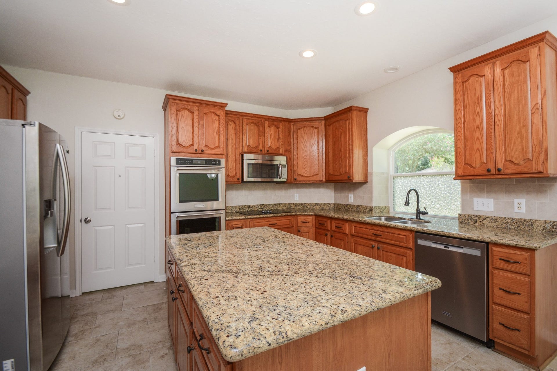 705 Eagle Lakes Drive, Friendswood, TX 77546 Over-Sized Island Kitchen