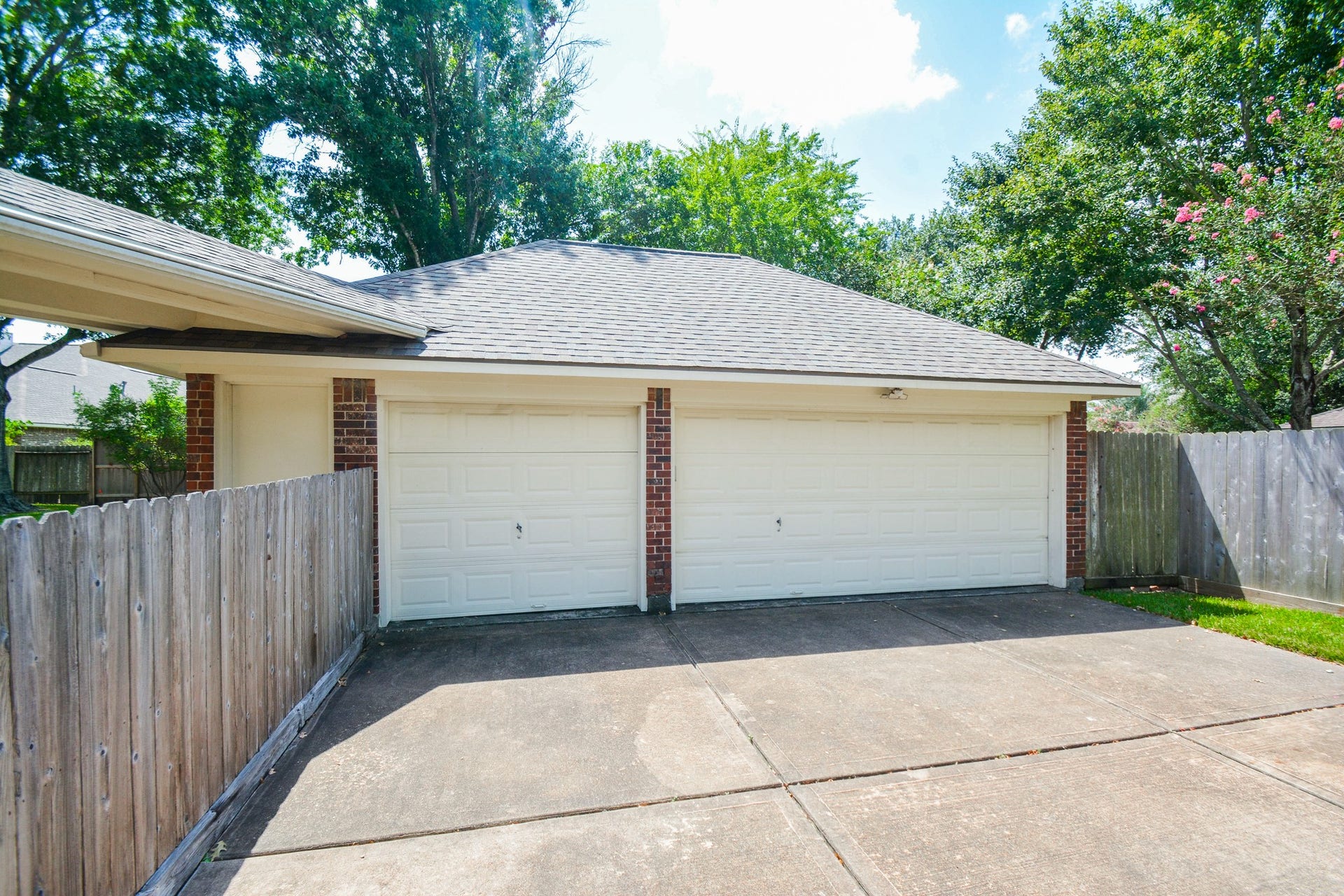 705 Eagle Lakes Drive, Friendswood, TX 77546 Over-Sized 3 Car Garage