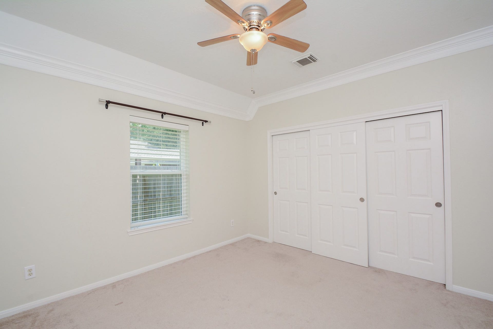 705 Eagle Lakes Drive, Friendswood, TX 77546 2nd Bedroom