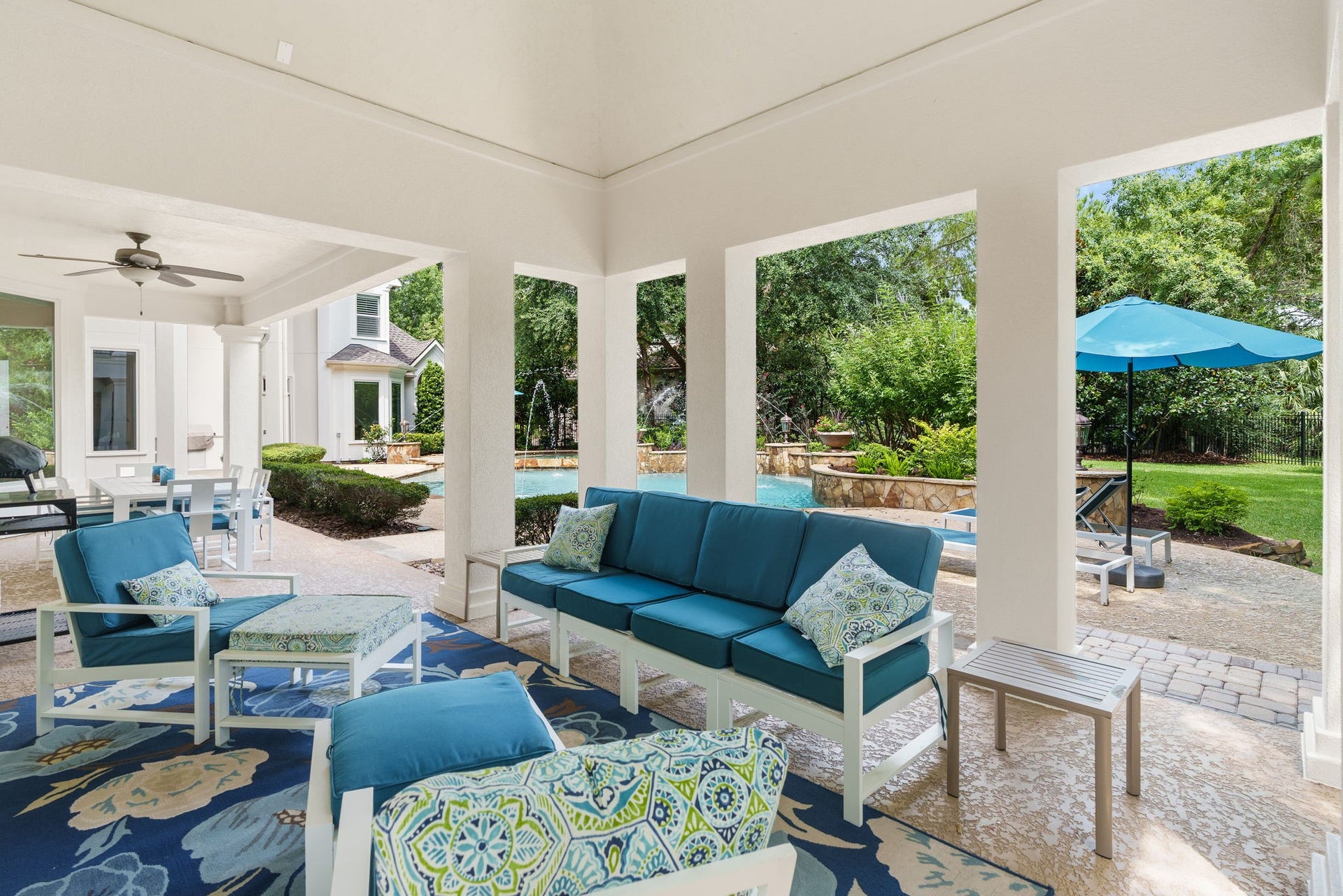39 N Palmiera Circle, The Woodlands, TX 77382 Outdoor entertaining venues from lounging to dining to pool time!