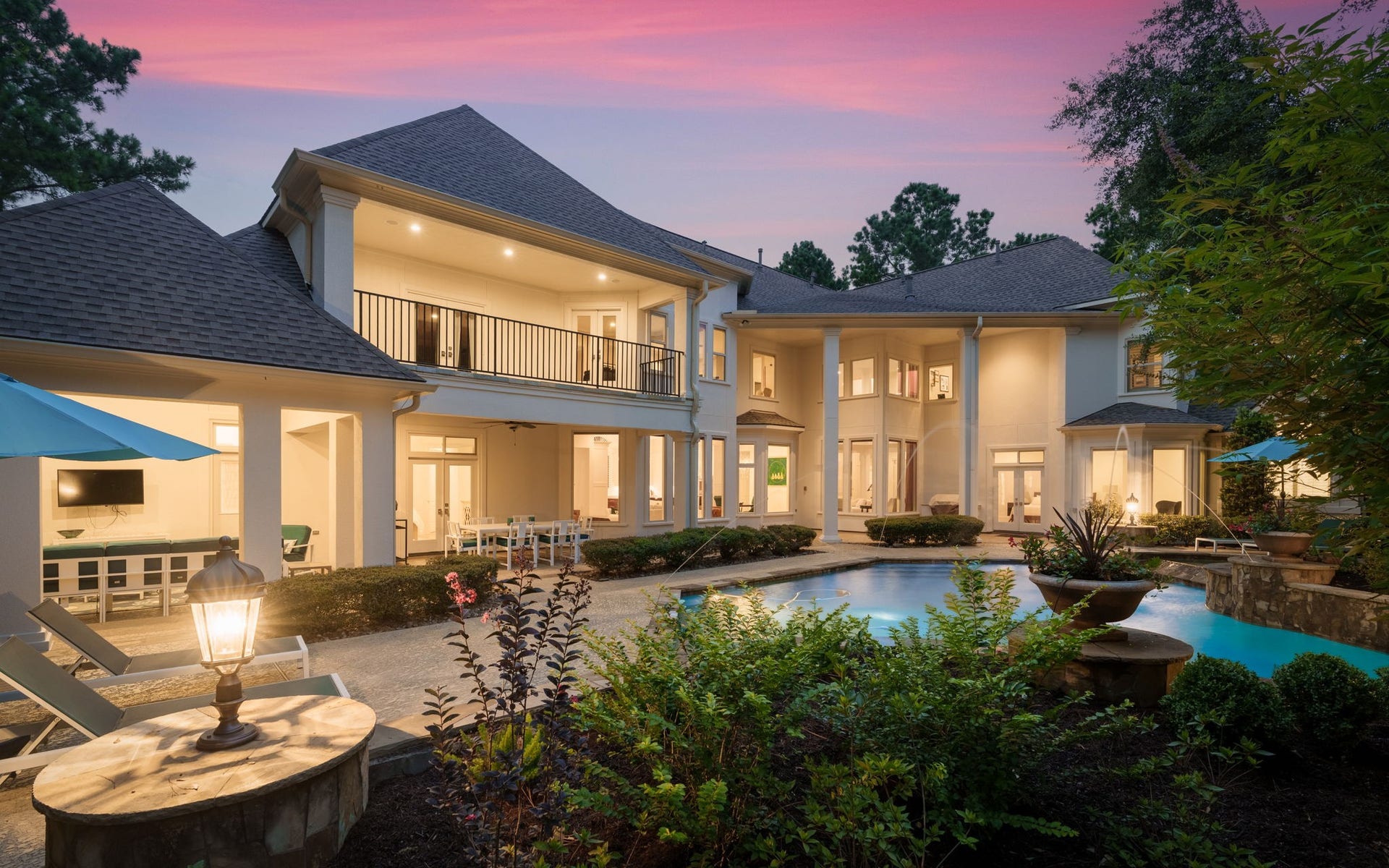 39 N Palmiera Circle, The Woodlands, TX 77382 Incredible ambiance inside and out! This stunning Croix custom home backs to a private pond lined with lush, mature trees and is a must see behind the private gates of Carlton Woods.