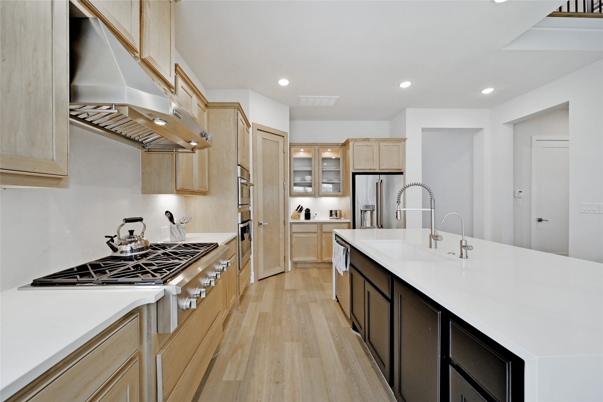 6 Gentle Branch Place, Tomball, TX 77375 Pro Range and Cooktop plus Reverse Osmosis Filter.