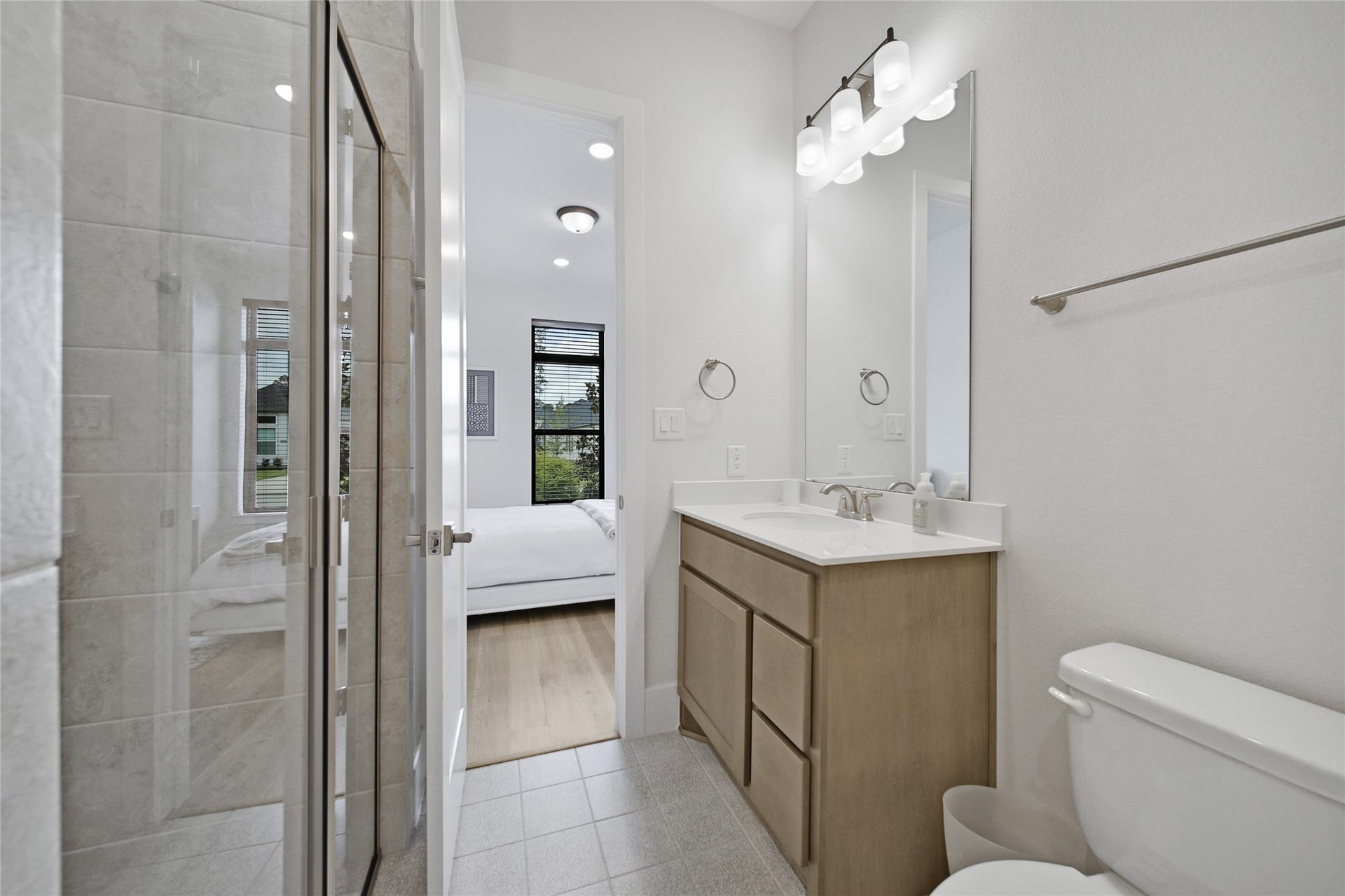 6 Gentle Branch Place, Tomball, TX 77375 Second bath - Mudset