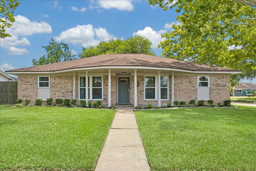Property photo for 1801 Lazy Creek Lane, Pearland, TX