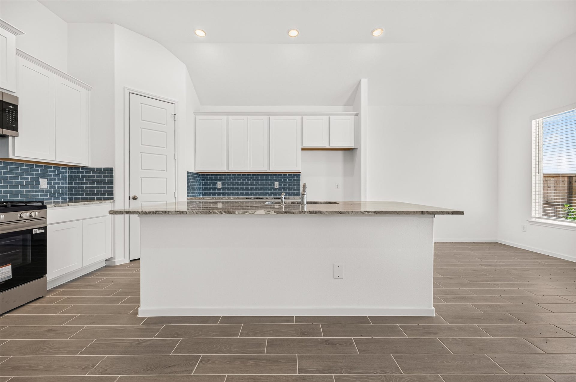 1056 Apple Ridge Road, Magnolia, TX 77355