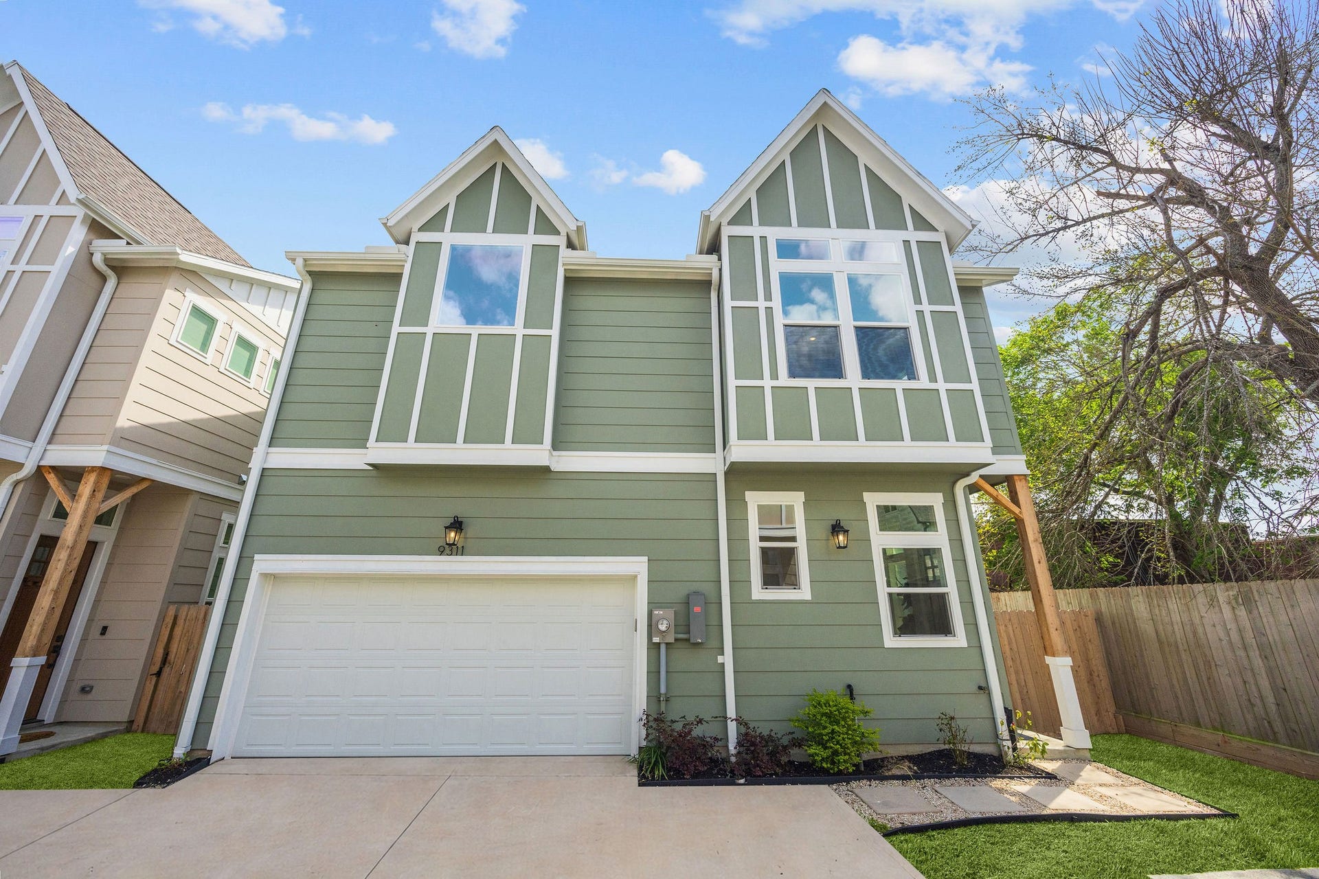 9311 Montridge Drive, Houston, TX 77080 Exterior of the last unit left in this community! Farmhouse inspired architecture with clean lines and a modern interior.