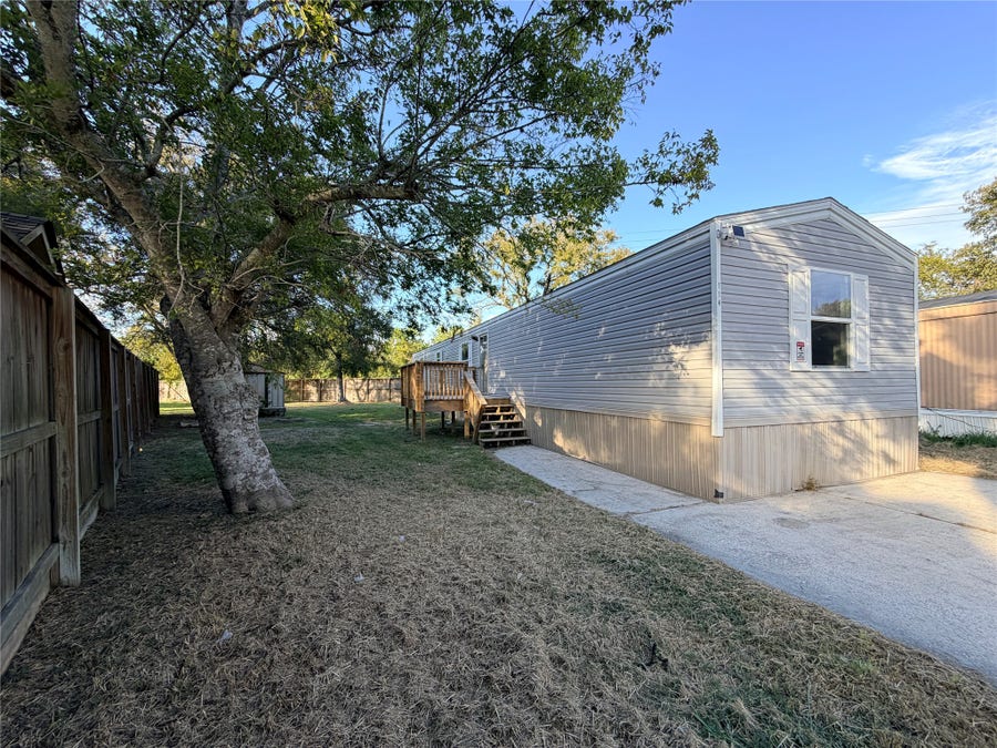 Property photo for 114 Bluebill Bay N, Baytown, TX