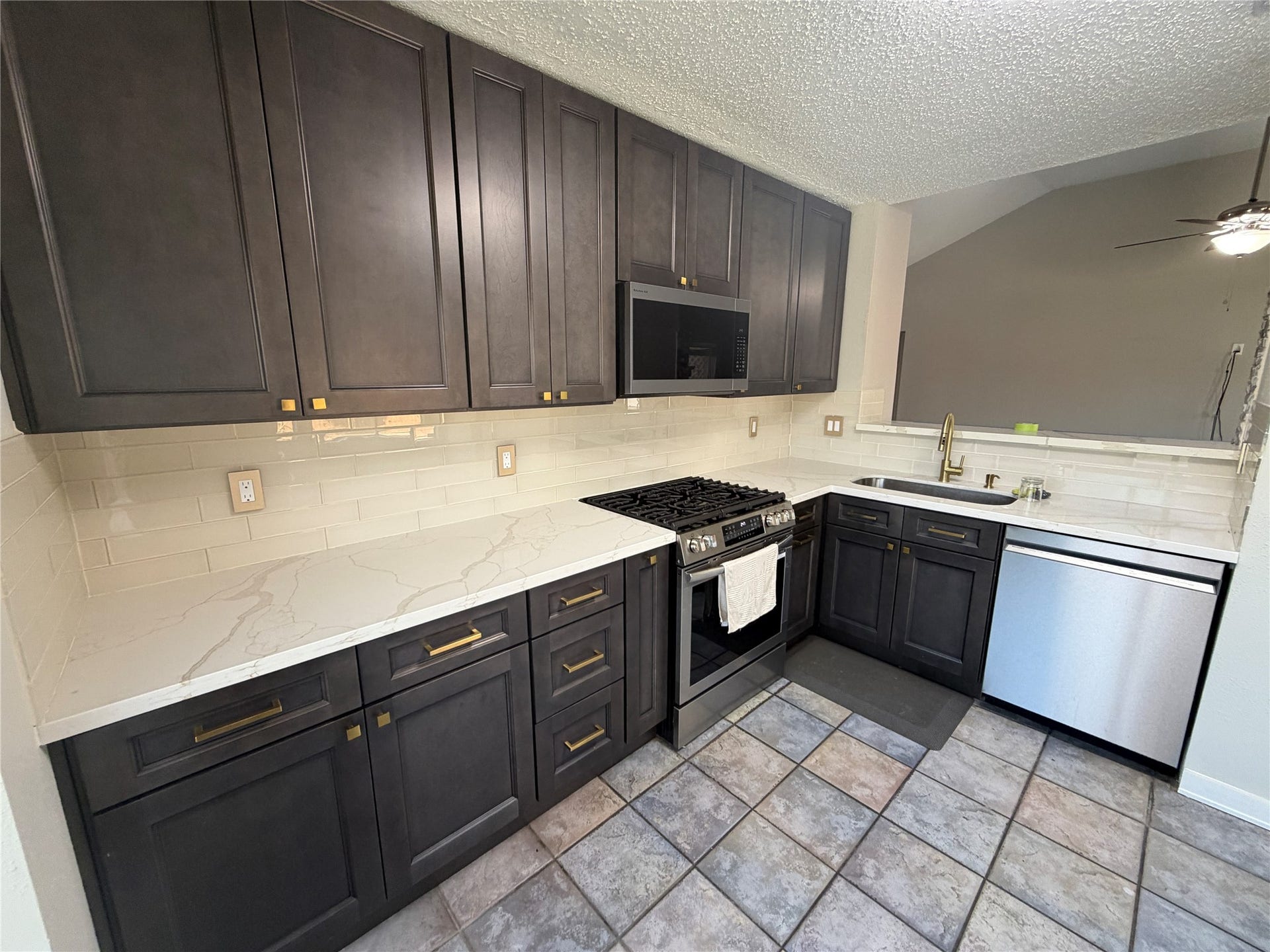 455 Oakdale Drive, Stafford, TX 77477 455 Oakdale Drive, Stafford, TX 77477