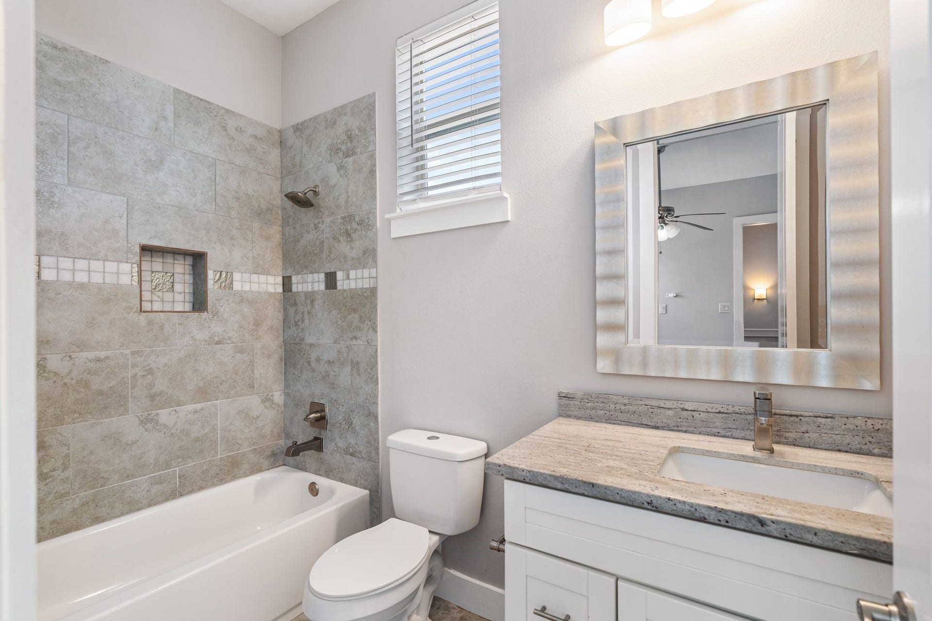 1005 Bingham Street, #5, Houston, TX 77007 Secondary bedroom en-suite bathroom with granite countertops.