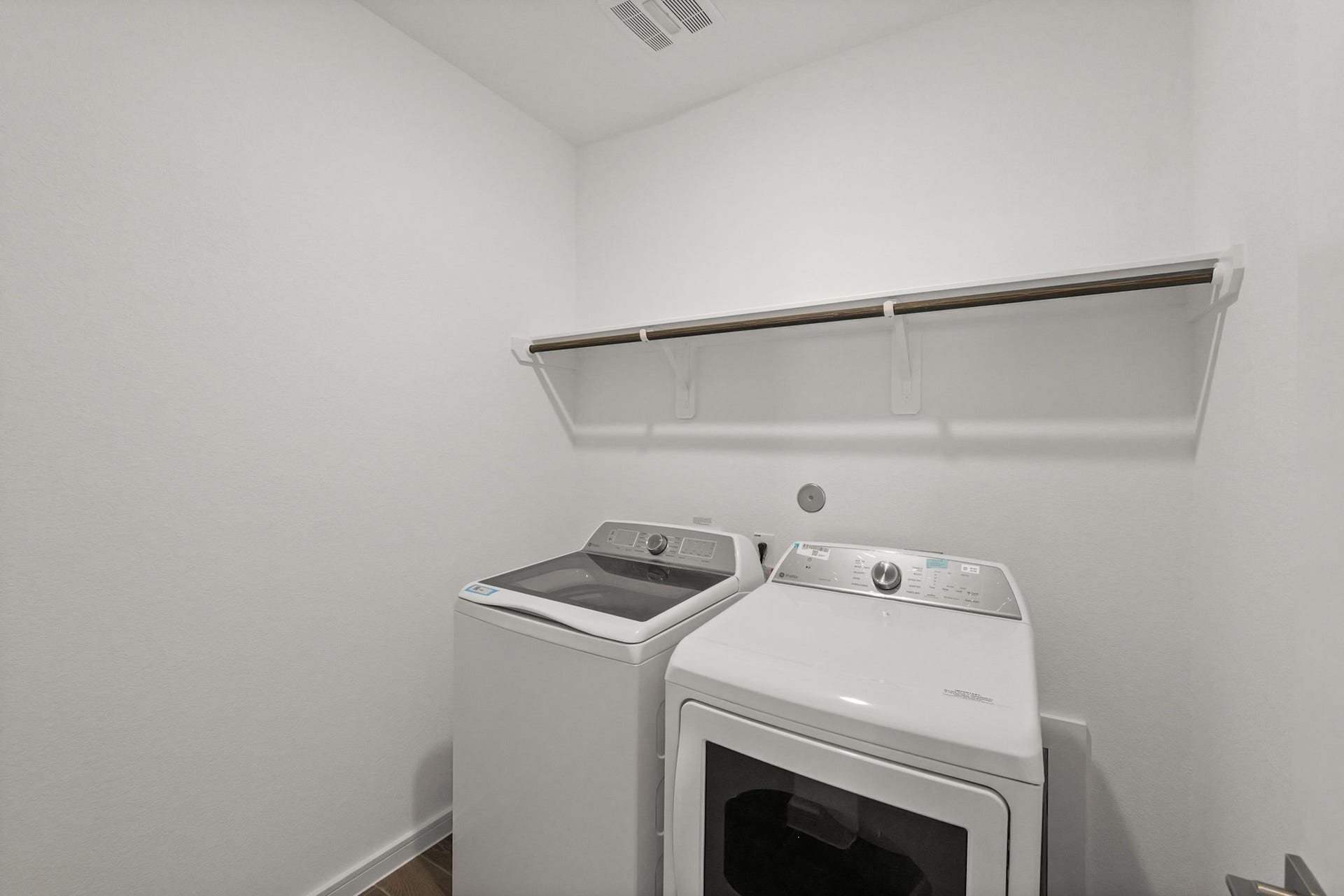 2911 Silver Frost Street, Angleton, TX 77515 Laundry room (*Photo not of actual home and used for illustration purposes only.)