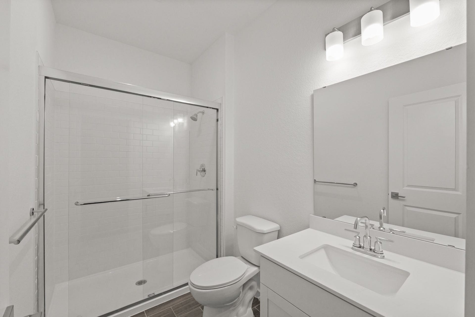 2911 Silver Frost Street, Angleton, TX 77515 Hall bath 2 (*Photo not of actual home and used for illustration purposes only.)