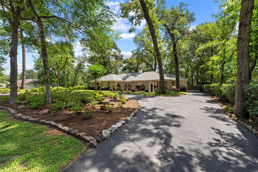 Property photo for 281 Ridgewood Drive, Magnolia, TX