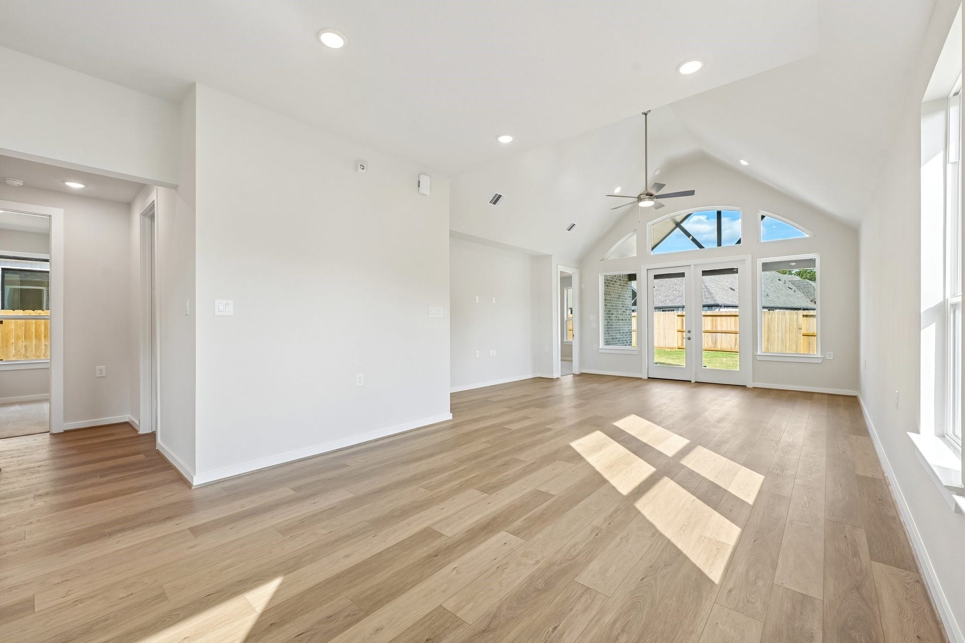 7241 Ironwood Tee Court, Porter, TX 77365 Light-filled family room with soaring ceilings, abundant windows and easy access to the covered patio.